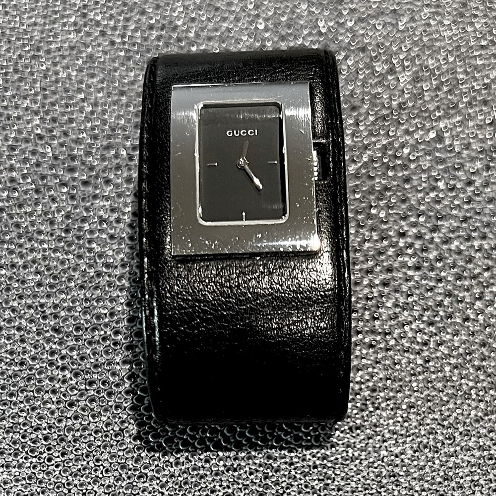 Gucci Black Dial Black Leather Strap Women’s Watch 7800L